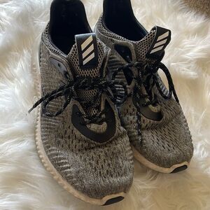 Adidas Sneakers running shoes grey black, white shoes Men’s size 9 nine